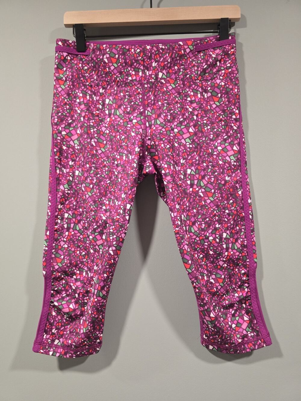 Lululemon Real Quick Crop Leggings Size 8 Paradise Camo Regal Plum Excellent B4